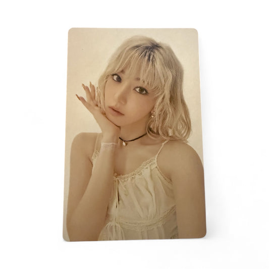 LE SSERAFIM Hot Photo Card